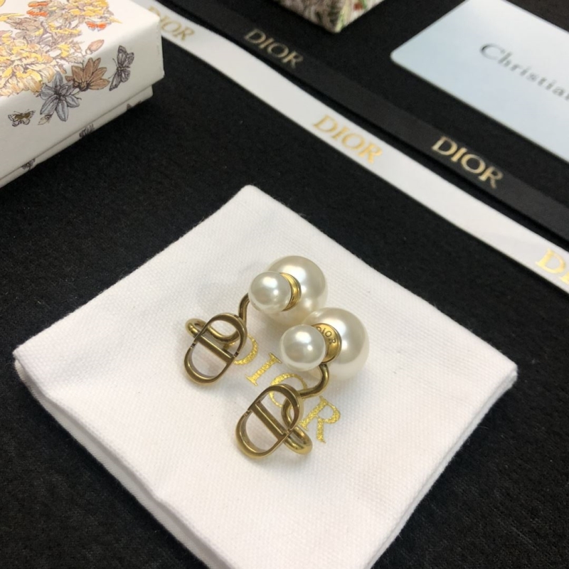 chr1st1an D10r earrings